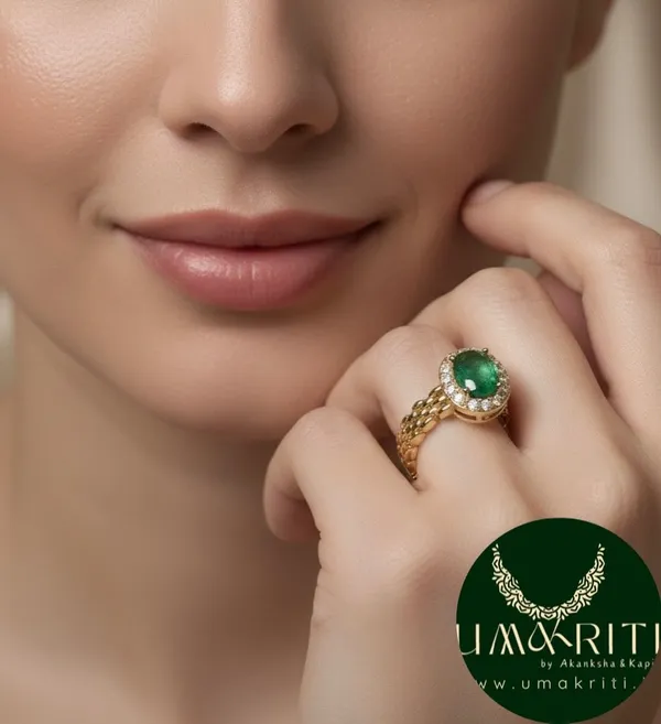 Gold_Emerald_Regal_Chain_Ring_For_Women